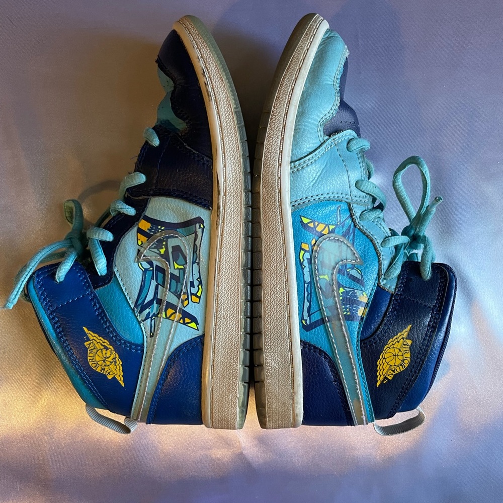 Nike Air Jordans Mid Fly Shoes Size 2.5Y